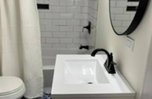 Bronzeville Appartement | Bronzeville Garden Unit with beautiful side yard