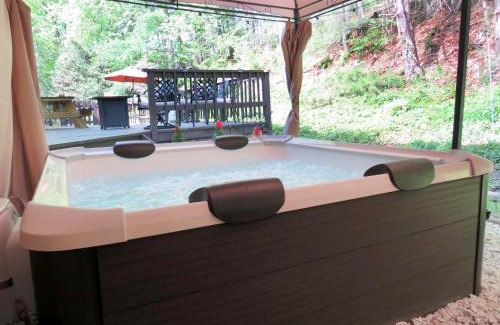 Brookfield Maison | Brookfield Lakeside Oasis
