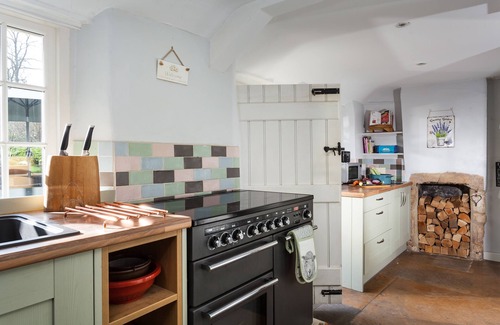 Longborough Maison | Brookview is a wonderfully presented three bedroom period property in the peaceful village of Lower