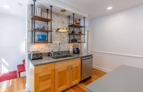 Salem Maison | Broom & Board