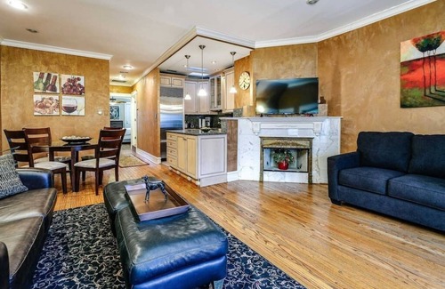 Gold Coast Appartement | Brownstone, 2 entire units Gold Coast