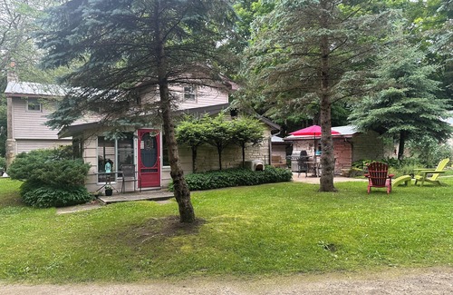 South Bruce Peninsula Cottage | Bruce Peninsula Forest Cottage- Huge property with hiking trails