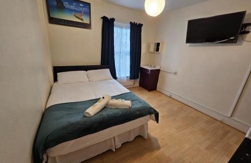 Tottenham Maison | Bruce Rooms