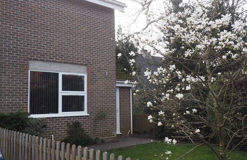 Brundall Maison | BRUNDALL HOUSE, pet friendly, with a garden in Brundall