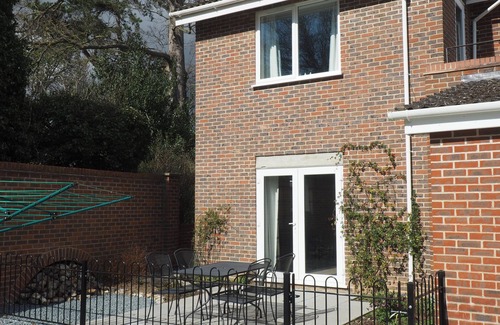 Brundall Maison | BRUNDALL HOUSE, pet friendly, with a garden in Brundall