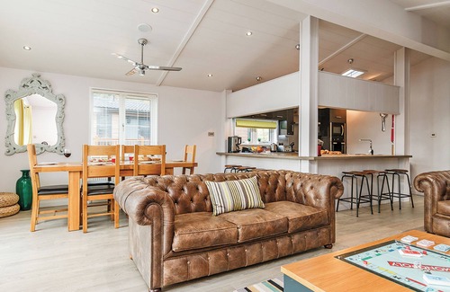 Cheddar Chalet De Ski | Brunel Premier Elegance Lodge 2