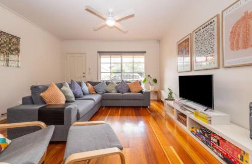 Brunswick Maison | Brunswick 3bdrm townhouse, with parking by Custom Bnb Hosting