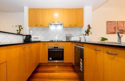 Brunswick Maison | Brunswick 3bdrm townhouse, with parking by Custom Bnb Hosting