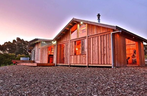 South Bruny Maison | Bruny Island Lodge ~ Rustic timber chalet!