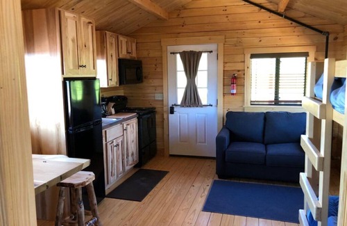 Scottsboro Cabine | Brush Hog Cabin