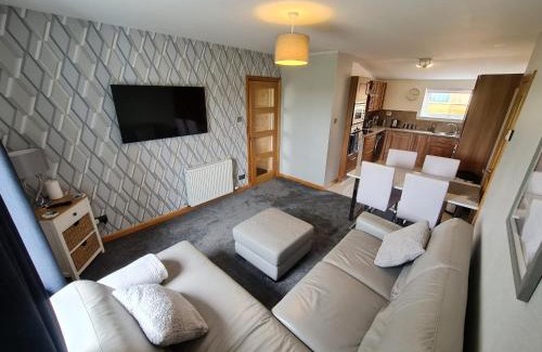 Maud Maison | Bruxie Holiday Cottages - River Cottage