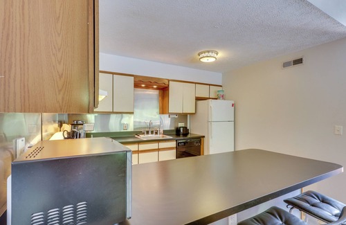 Basye Maison | Bryce Resort Getaway w/ Sauna, 1 Mi to Lake Beach!