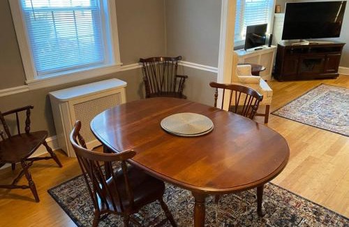 Bryn Mawr Appartement | Bryn Mawr Spacious Grnd Floor Apt Free Parking