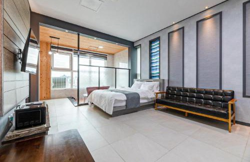 Byeonsan Maison | Buan TomynSpa Pension