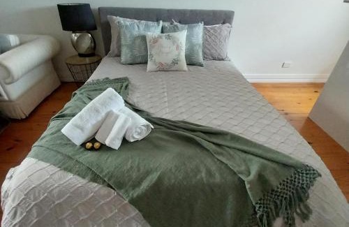 Anna Bay Maison | Bubbles and Waves