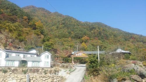 Hwagae Maison | Buchungol Pension