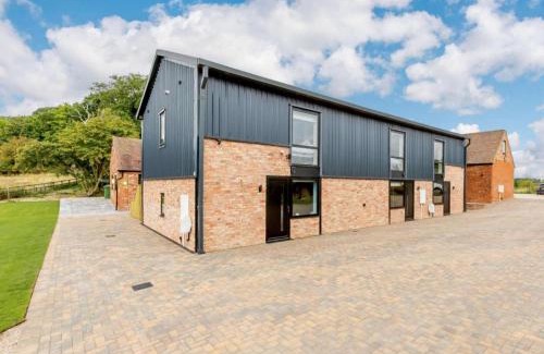 Moreton Valence Maison | Buck Cottage-Disabled Access-3 Bed-Hot Tub-Pets