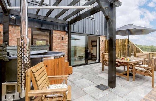 Moreton Valence Cottage | Buck Cottage, disabled adapted 3 bed hot tub pets