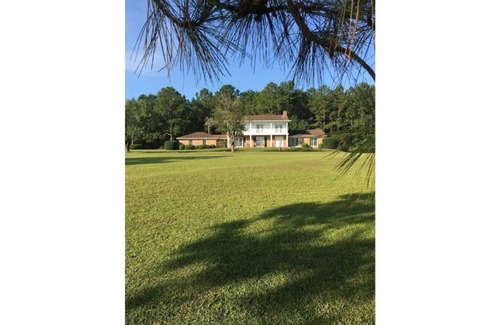 Thomasville Maison | BuckHaven Countryside Retreat with Fishing Pond