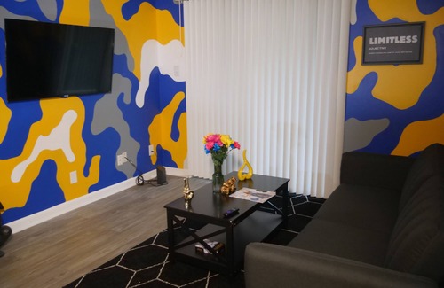Lavista Park Appartement | Buckhead Loft with Beautiful Murals