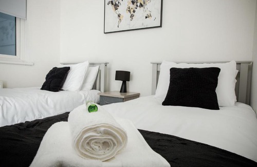 Hamilton Maison | Buckingham House