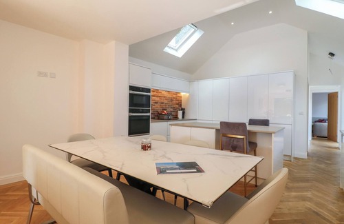 Whissendine Cottage | BUCKINGHAM HOUSE, pet friendly, with hot tub in Whissendine