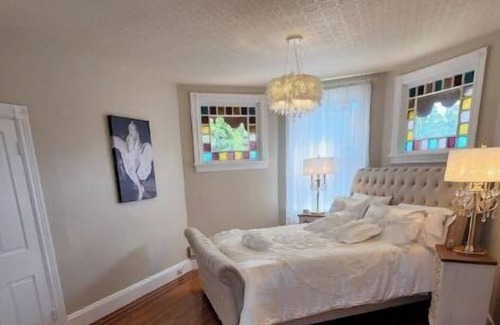 Langhorne Appartement | Bucks County Glamorous Marilyn Monroe Suite