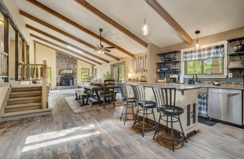 Monument Maison | Buckskin Hideaway Hiking & Biking Trails BBQ