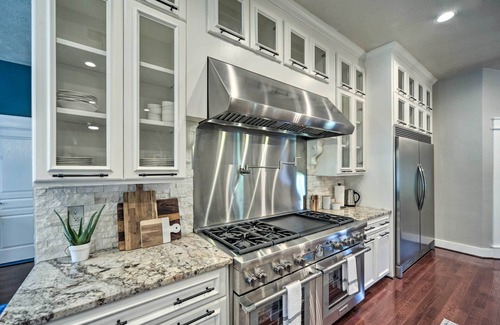 Buda Maison | Buda Home w/ Deck & Fire Pit - 15 Mi to Austin!