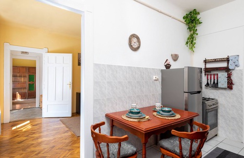 Jozsefvaros Appartement | Budapest Central Vintage Home. Walk to Danube river & Great Market Hall.