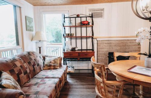 Frampton Chalet De Ski | Buddy Shack - Chalet Miller Zoo