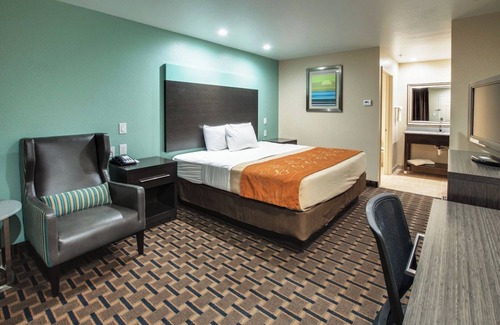 White Settlement Hôtel | Budget Accommodation Ideal For Couple Traveler | Room w/ Free Breakfast