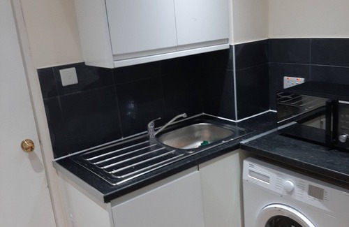 Thamesmead East Chalet De Ski | Budget Ensuite Room in Thamesmead