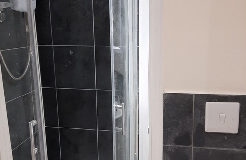 Thamesmead East Chalet De Ski | Budget Ensuite Room in Thamesmead