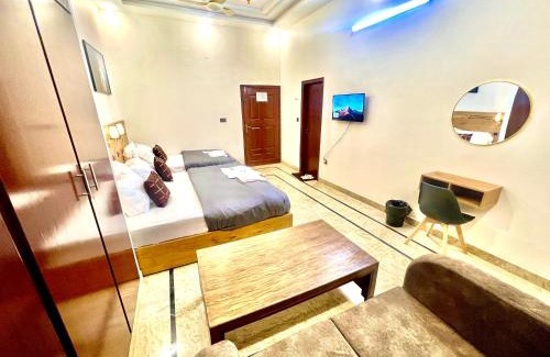 Gulshan-E-Jamal Lit Et Petit-Déjeuner | Budget Friendly 2 rooms Suite Stadium Road