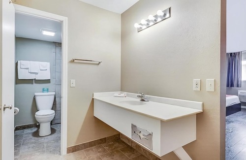 Elk City Maison | Budget-Friendly Accommodation! FREE Parking, Near National Route 66 Museum