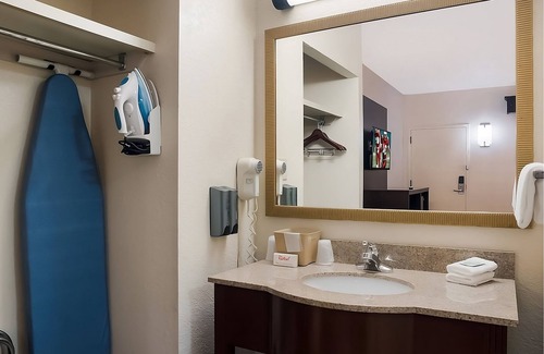 Tupelo Hôtel | Budget-friendly Accommodation! Outdoor Pool, Pets Allowed, Near Tupelo Zoo