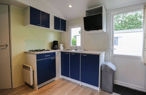 Terwolde Maison | Mobile home individuel pour quatre personnes, meublé simplement.