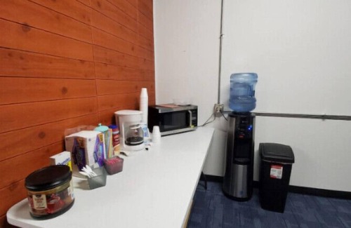 South Loop Hôtel | Budget-Friendly Room| Free Coffee | Downtown