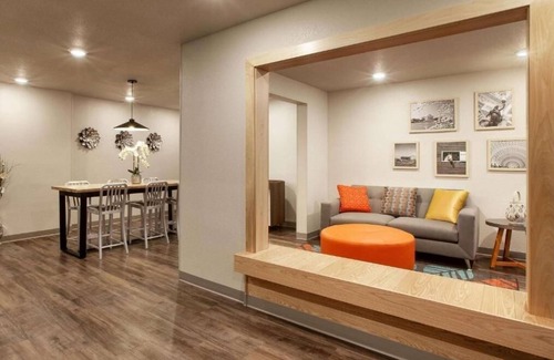 Greenbelt Hôtel | Budget-Friendly Space Close to DC Monuments + Walk to Beltway Plaza Mall