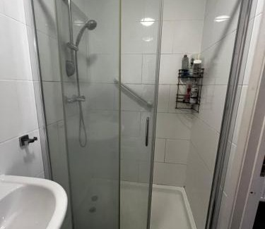Luton Maison | Budget Stay In Luton 01 D
