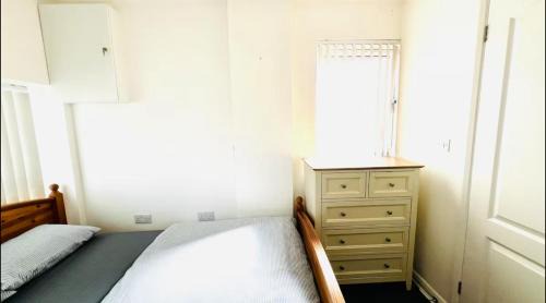 Luton Maison | Budget Stay In Luton 01 D