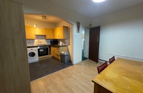 Luton Maison | Budget Stay In Luton 02 04