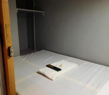 Pio del Pilar Appartement | Budget Transient Capsule Room Makati near Ayala and Buendia
