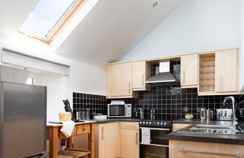 Waren Mill Appartement | BUDLE BAY LOFT - 6 personnes, penthouse au troisième étage avec une vue fantastique sur l'estuaire