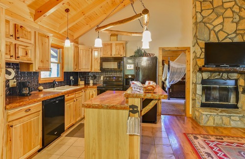 Clyde Cabine | Buffalo Bungalow..Couples Seulement: sauna, table de massage et bien plus encore !!