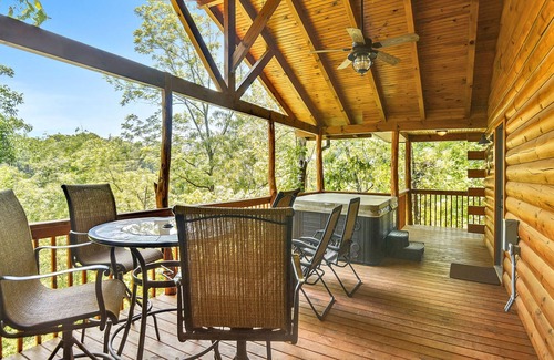 Clyde Cabine | Buffalo Bungalow..Couples Seulement: sauna, table de massage et bien plus encore !!
