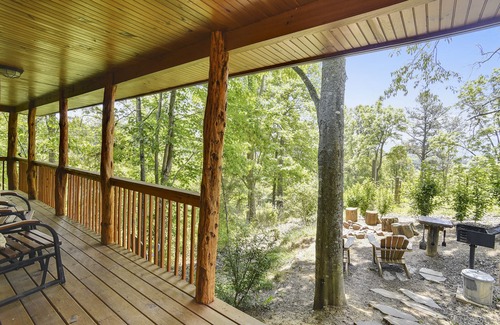 Clyde Cabine | Buffalo Bungalow..Couples Seulement: sauna, table de massage et bien plus encore !!