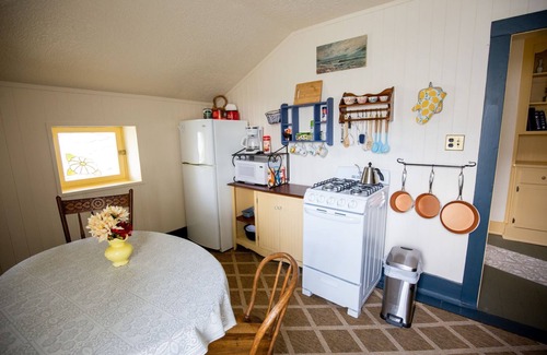 Hays Maison | Buffalo Haus: Entire House, Welcoming Historic Limestone House Downtown