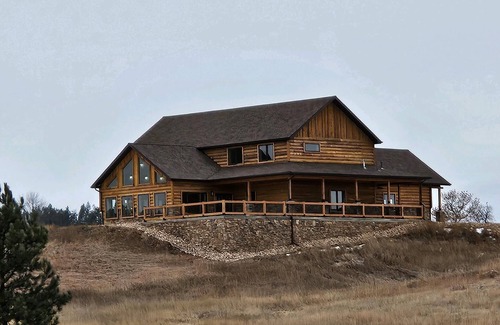 Hulett Maison | Buffalo Run. 4 Bedroom/4 Bath Home located on the Golf Course at Devil's Tower.